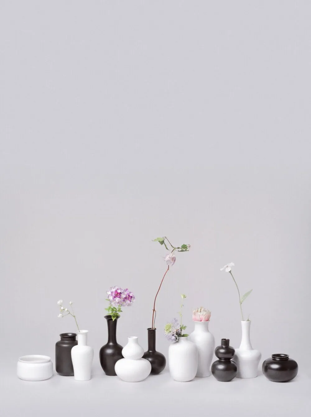 BLACK OR WHITE MINI VASE 3 (MV3)