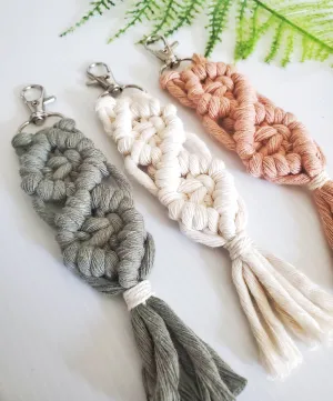Cord   Quartz - Macrame Keychains. Handmade and 100% cotton: Green