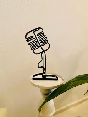 EROTNGO Vintage Microphone Tabletop Figurine - Retro Radio Music Studio Decor, Singing Enthusiast Gift, Minimalist Art Sculpture for Home or Office