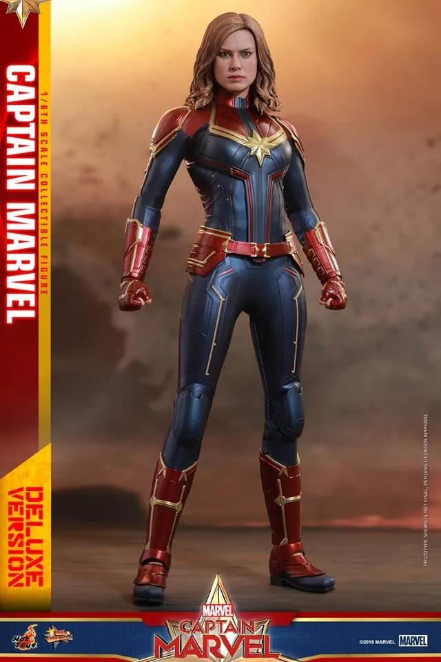 Hot Toys - MMS522 - 1/6th scale Captain Marvel (Deluxe Version) Collectible Figure