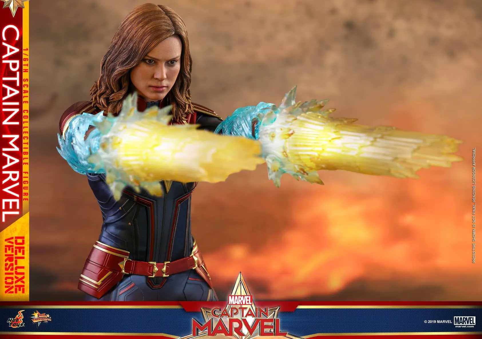 Hot Toys - MMS522 - 1/6th scale Captain Marvel (Deluxe Version) Collectible Figure