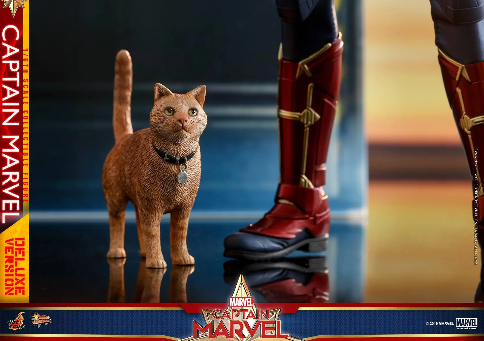 Hot Toys - MMS522 - 1/6th scale Captain Marvel (Deluxe Version) Collectible Figure