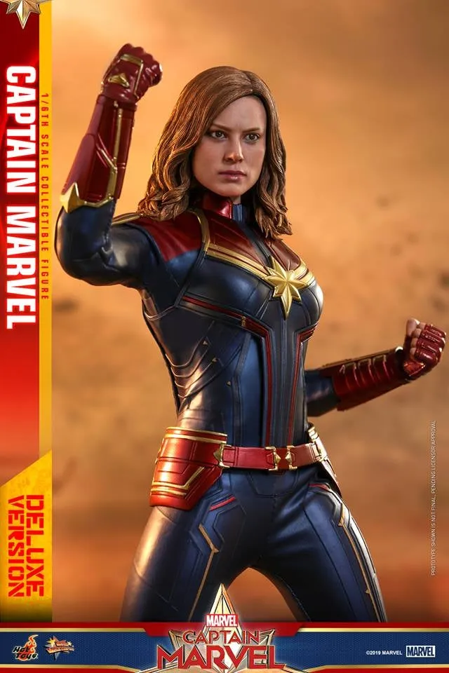 Hot Toys - MMS522 - 1/6th scale Captain Marvel (Deluxe Version) Collectible Figure
