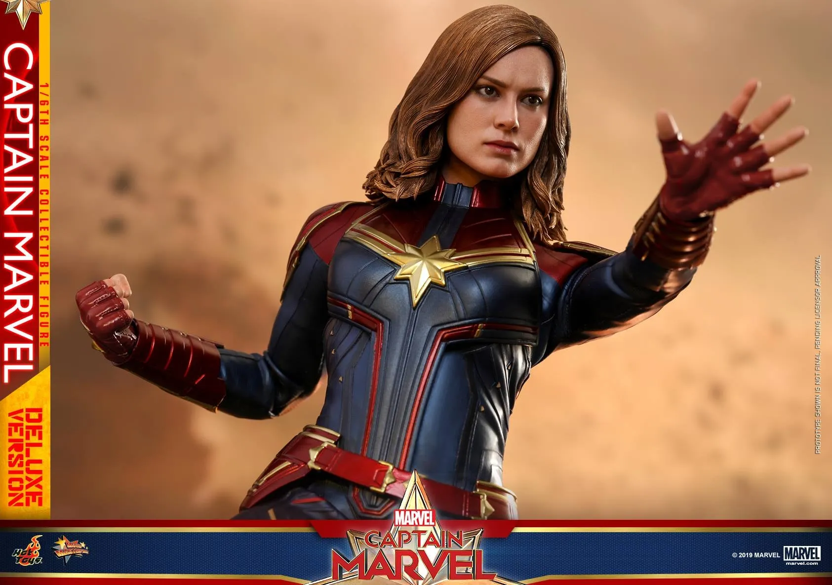 Hot Toys - MMS522 - 1/6th scale Captain Marvel (Deluxe Version) Collectible Figure