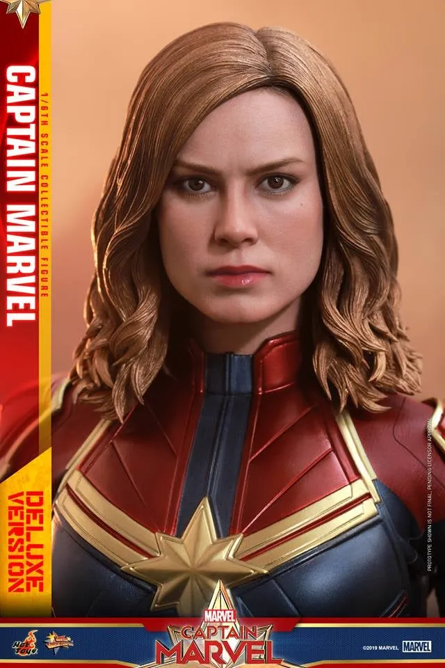 Hot Toys - MMS522 - 1/6th scale Captain Marvel (Deluxe Version) Collectible Figure