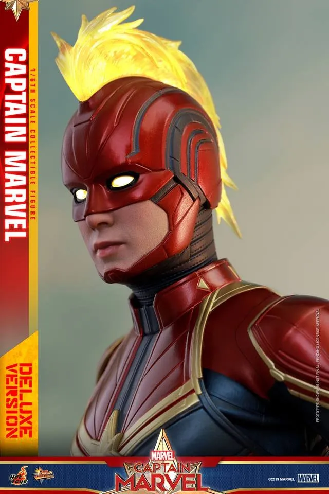 Hot Toys - MMS522 - 1/6th scale Captain Marvel (Deluxe Version) Collectible Figure